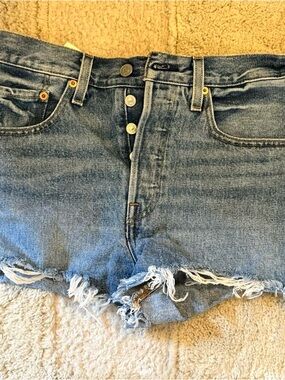 High-Waist Levi’s 501 Shorts - Light Blue